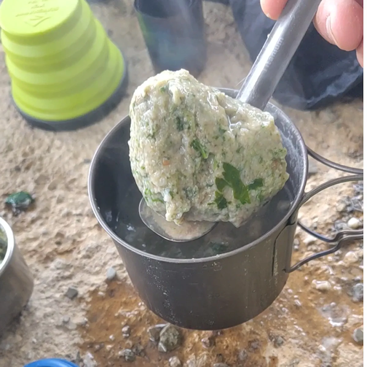 Was-isst-du-beim-weitwandern Knödel Brennesselknödel fertig